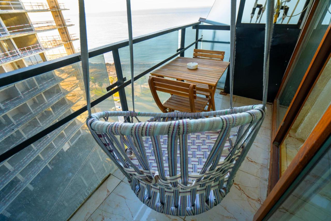 Your Studio On The Beach! Батуми Экстерьер фото