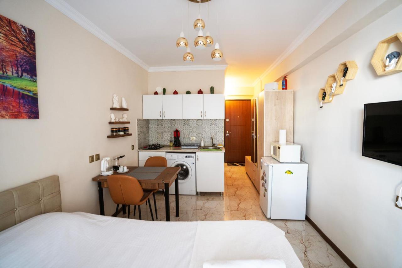 Your Studio On The Beach! Батуми Экстерьер фото